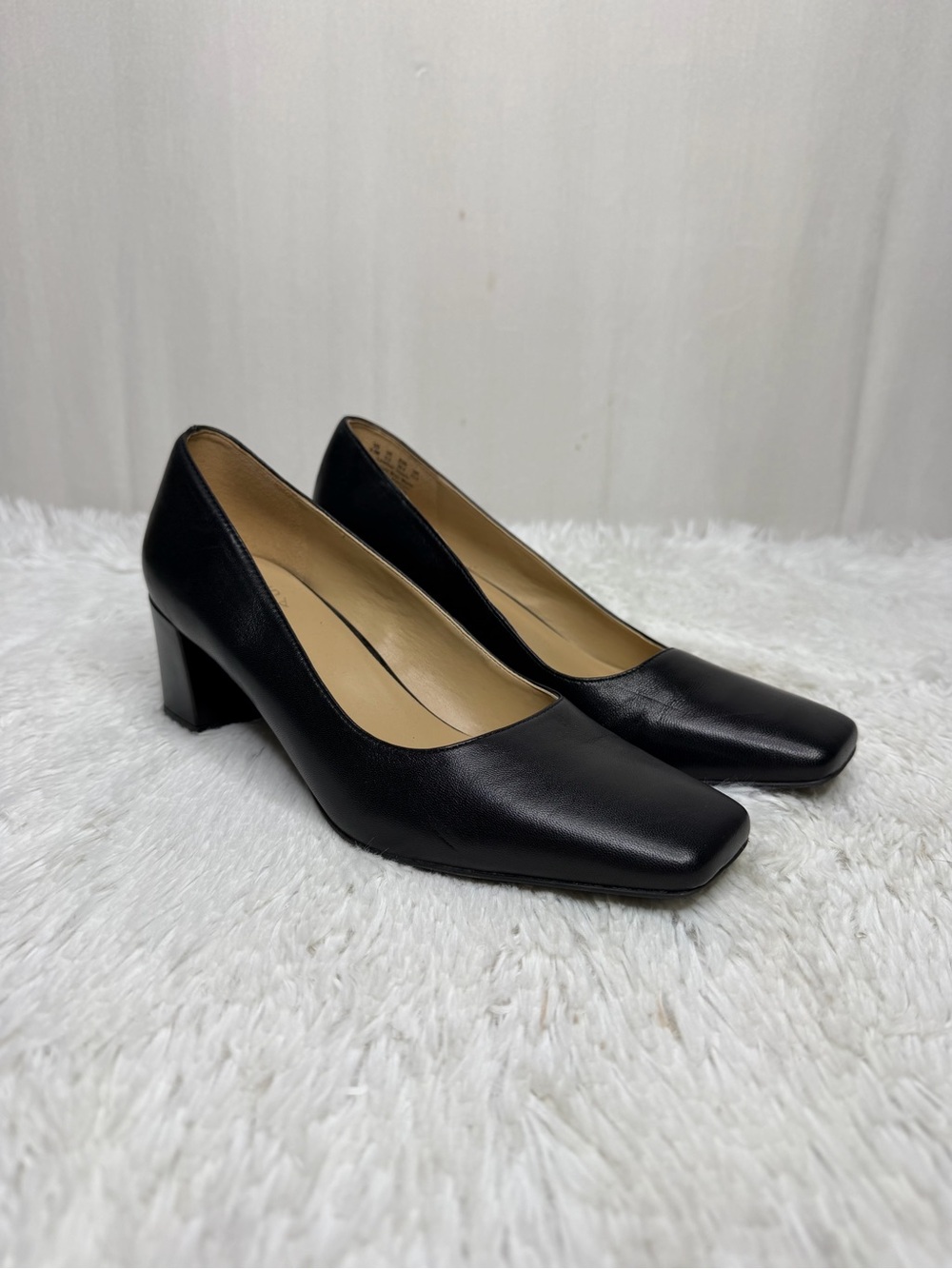 NATURALIZER / Karina black leather square toe block heel pumps / 8.5